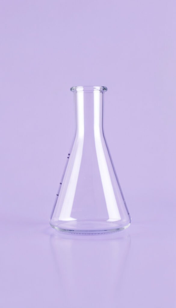 Matraz Erlenmeyer Elegante - Portadas de química aesthetic minimalistas