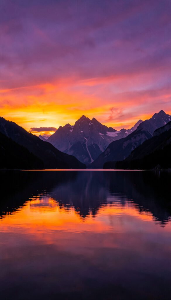 Montañas al atardecer - fondos originales para Facebook