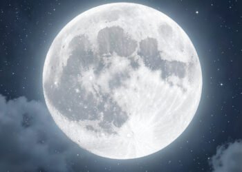 Descargar fondo de pantalla Fondos de Cielo Nocturno con Luna 4K en HD y 4K gratis Luna llena brillante - Fondos de Cielo Nocturno con