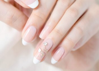 Francesas Modernas - uñas decoradas elegantes chicas