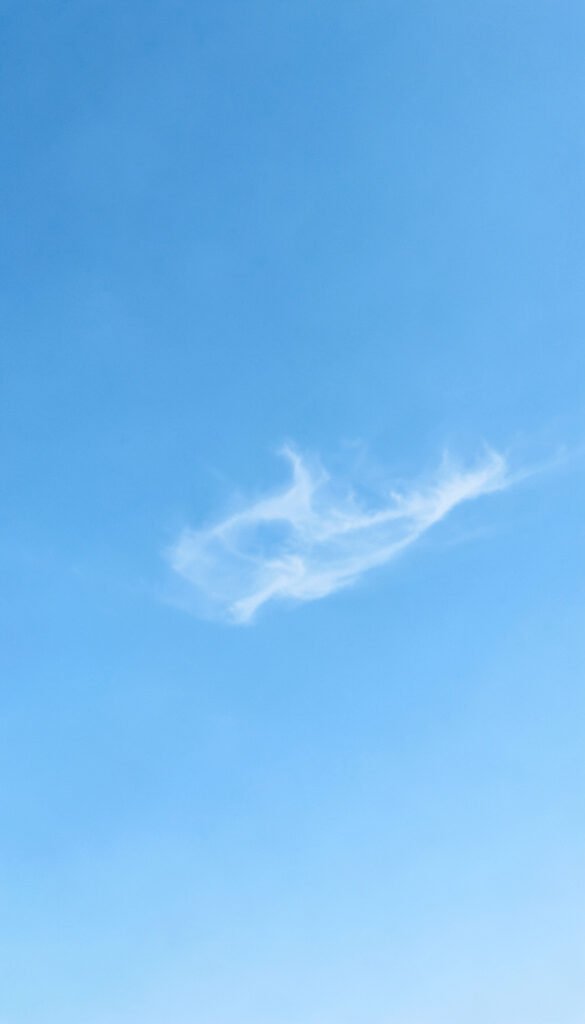 Cielo despejado y minimalista - Fondos de Cielo Azul con