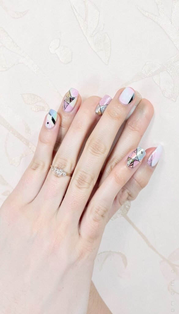 Arte Geométrico Chic - Uñas Decoradas Elegantes para Chicas